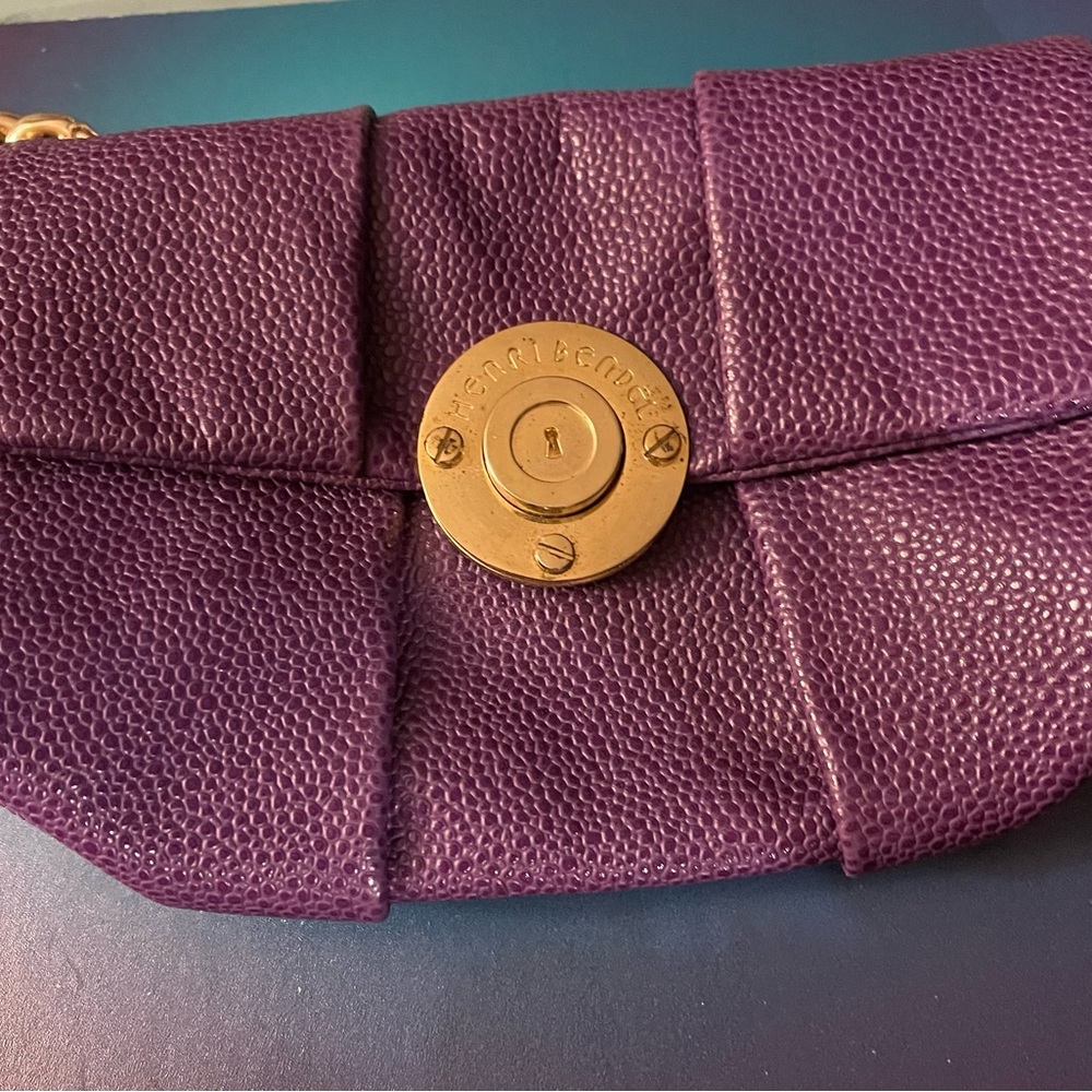 Beautiful Henri Bendel small purple leather purse with chain. So cute! Like new!